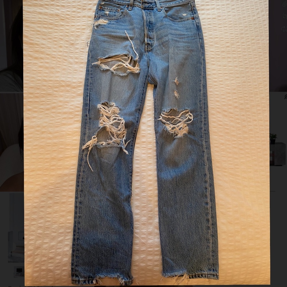 Distressed Premium Levi Jeans